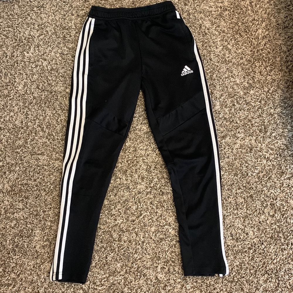 Brand is Adidas, color is black and white, size is M.
